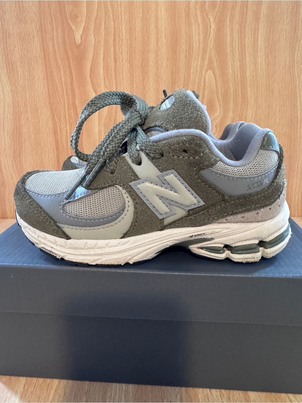 New Balance 2002r Kids Green/Gray Athletic Sneakers - Picture 4 of 6